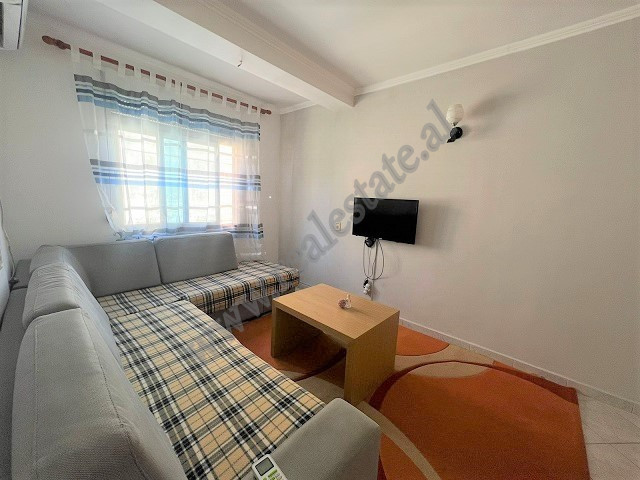 Apartament me qira ne rrugen Pandi Dardha shume prane Kupoles ne zonen e Laprakes ne Tirane.
Pozici